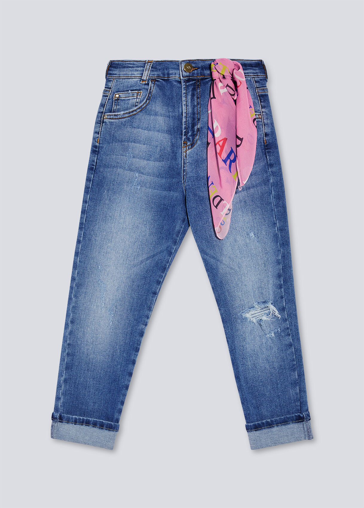 Jeans mom fit con foulard