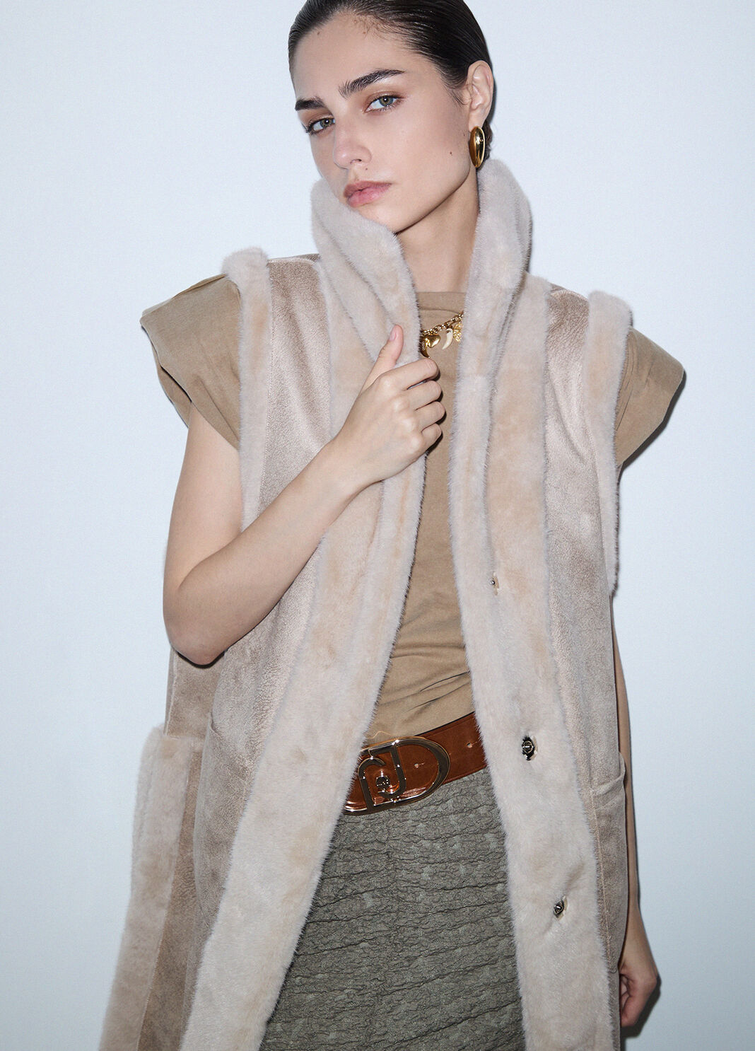 Gilet en peau lain&eacute;e synth&eacute;tique beurre Liu Jo - large image number 2