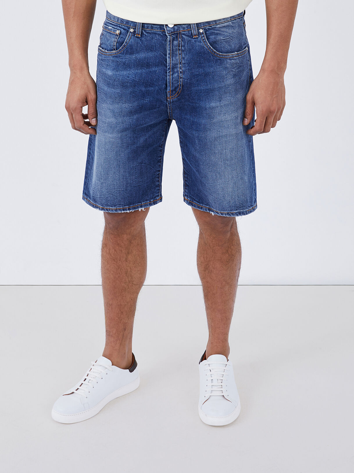 Men's shorts: cargo, denim and designer 