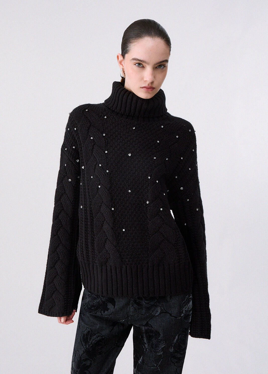 Rollkragenpullover mit Zopfmuster und Strass schwarz Liu Jo - large image number 0