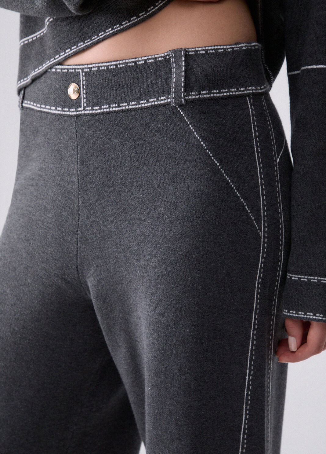 Pantalon avec surpiq&ucirc;res contrast&eacute;es gris Liu Jo - large image number 4
