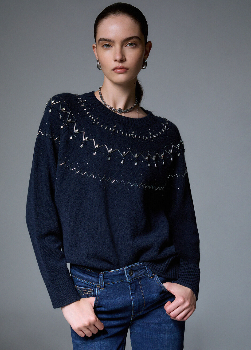 Pull en laine avec broderies bijoux bleu fonc&eacute; Liu Jo - large image number 3