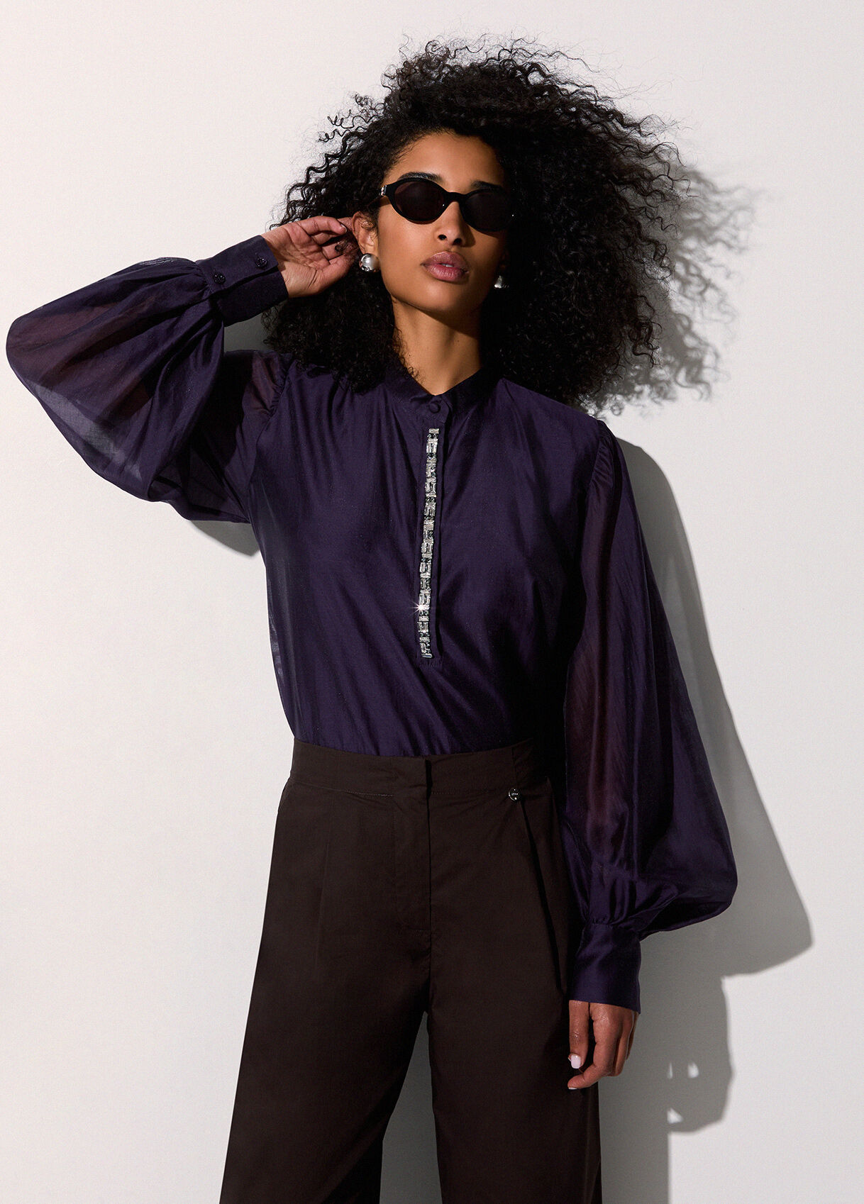 Blusa con ricami gioiello