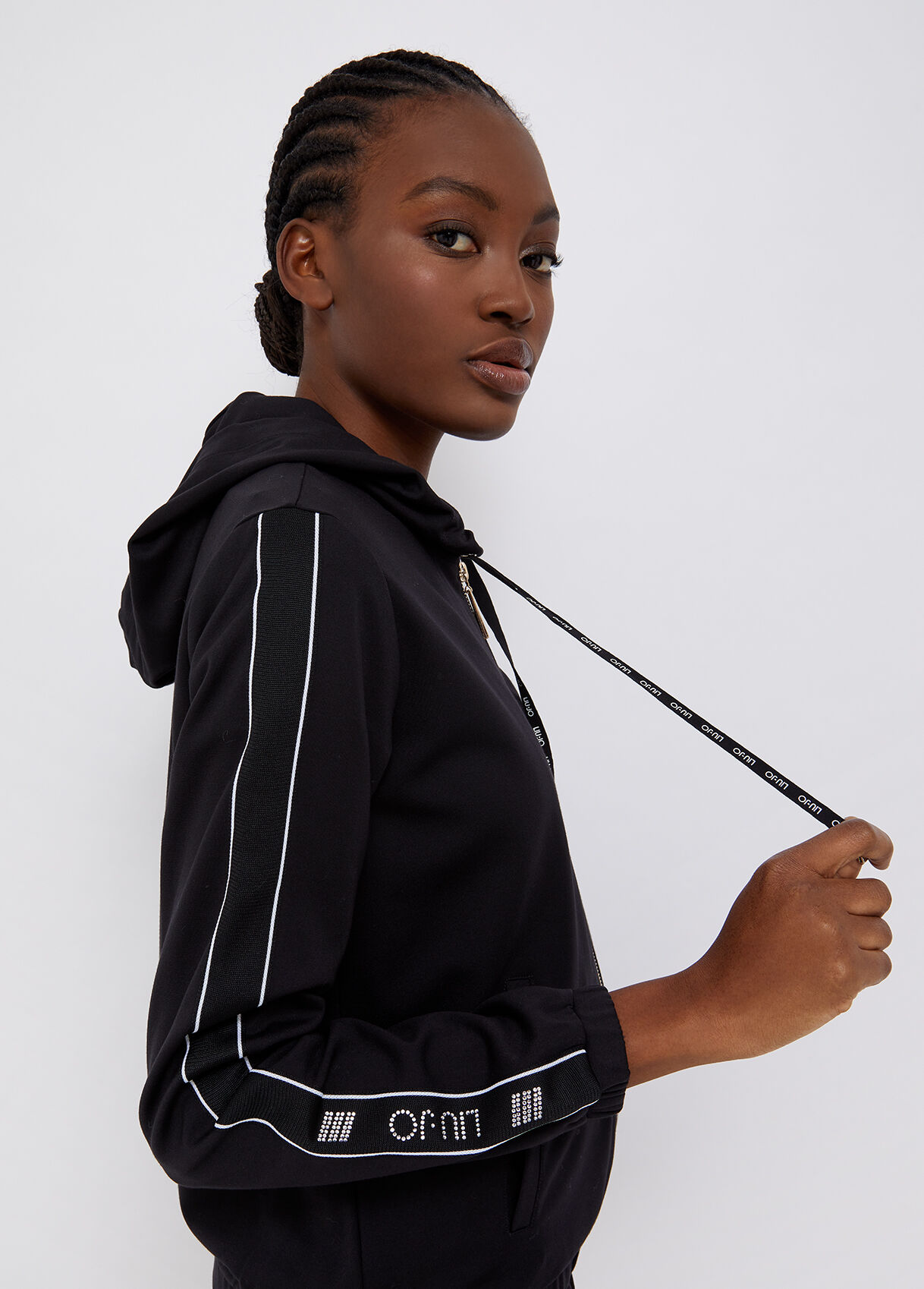 Sudaderas de mujer: con glamour, elegantes o informales | LIU JO