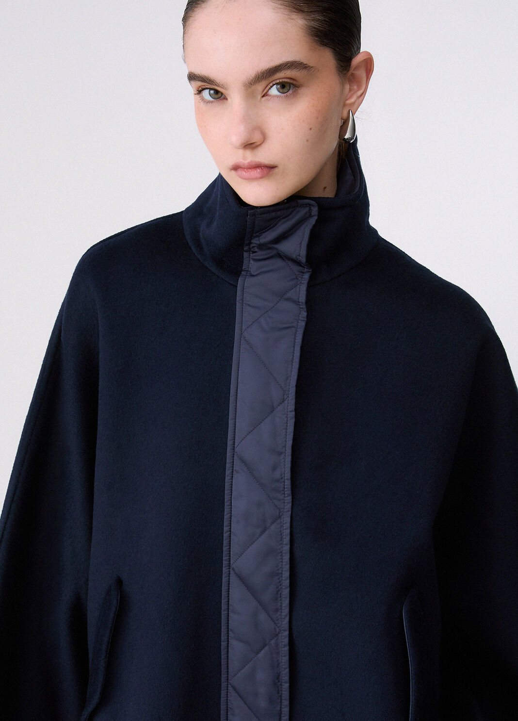 Cape Kimono en Laine bleu fonc&eacute; Liu Jo - large image number 4