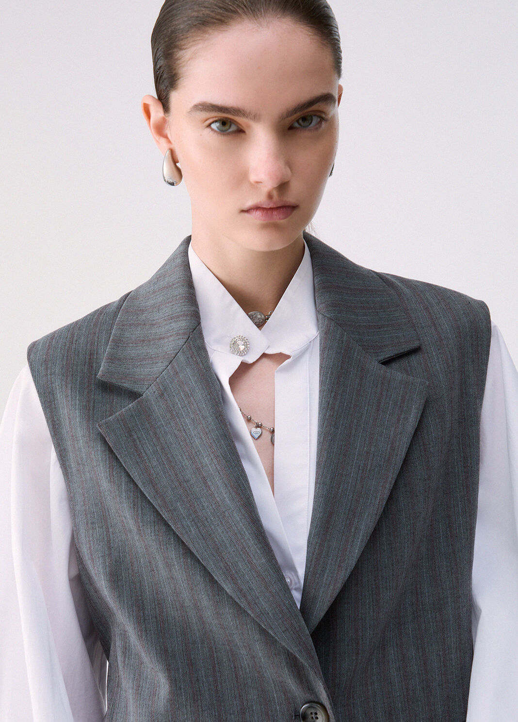 Gilet con pliss&eacute; grigio scuro Liu Jo - large image number 4