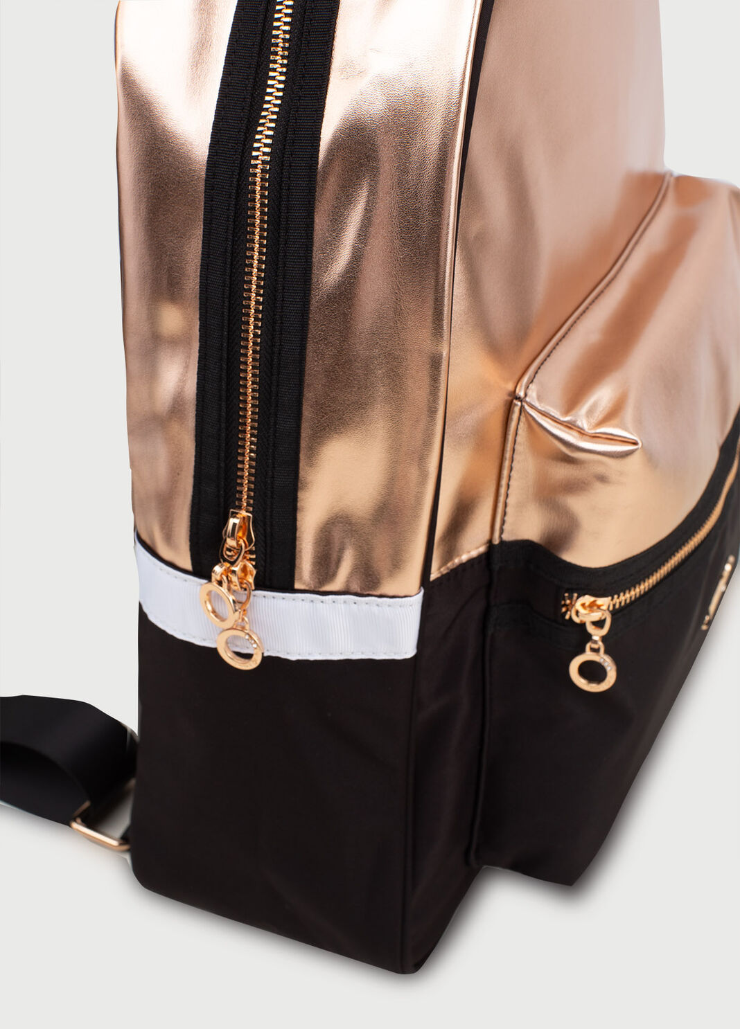 Mochila laminada con logotipo Negro Liu Jo - large image number 4