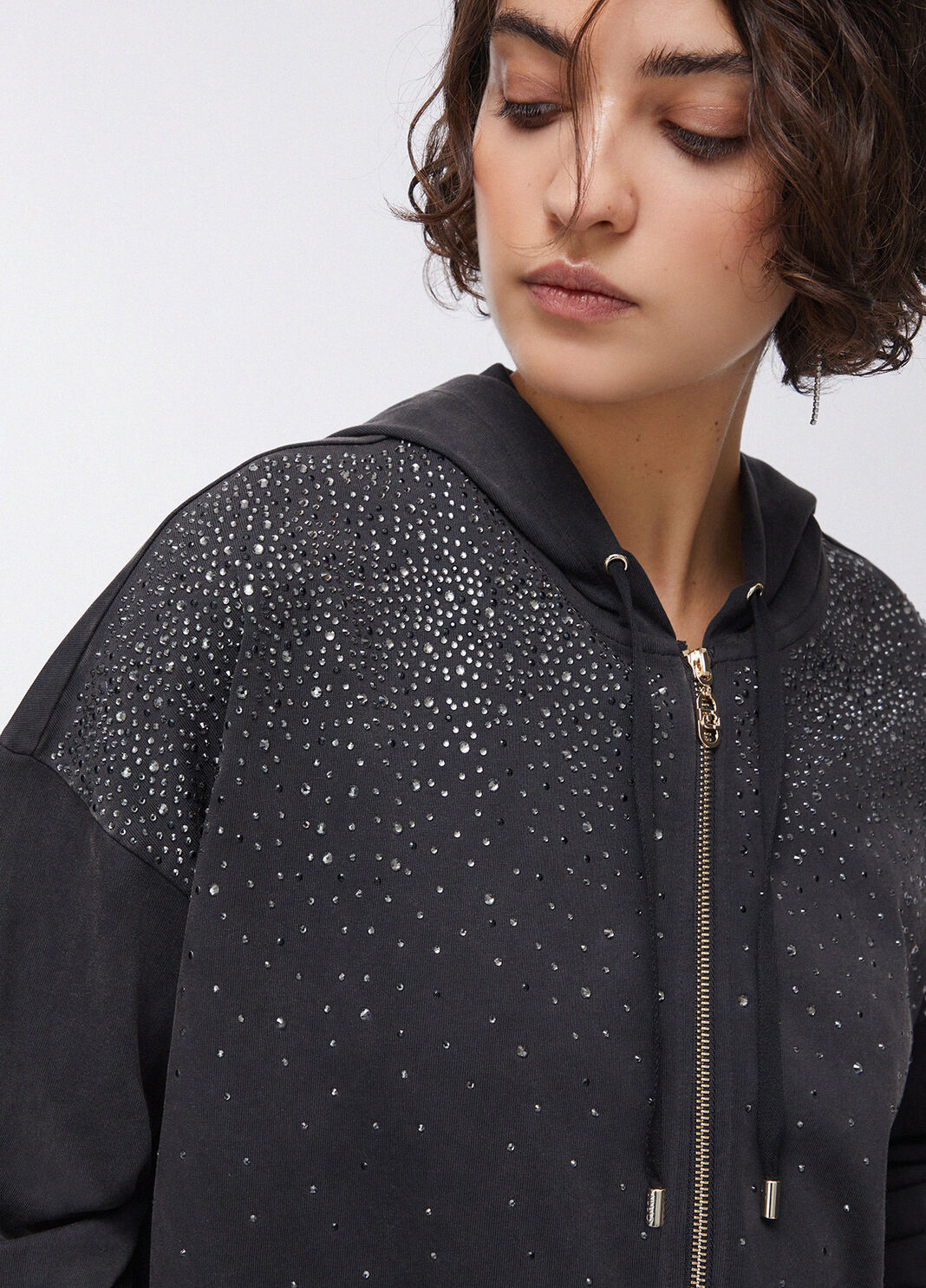 Sweatjacke mit Kapuze und Strass schwarz Liu Jo - large image number 4