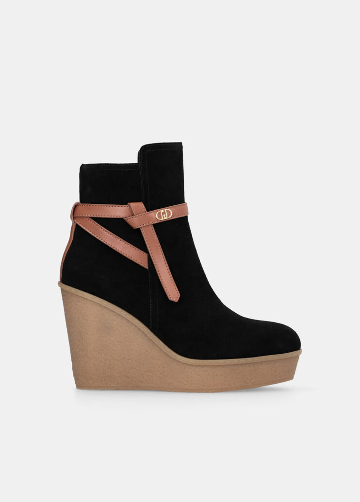 Stivaletti in suede con zeppa nero Liu Jo - medium Stivaletti in suede con zeppa nero Liu Jo - medium