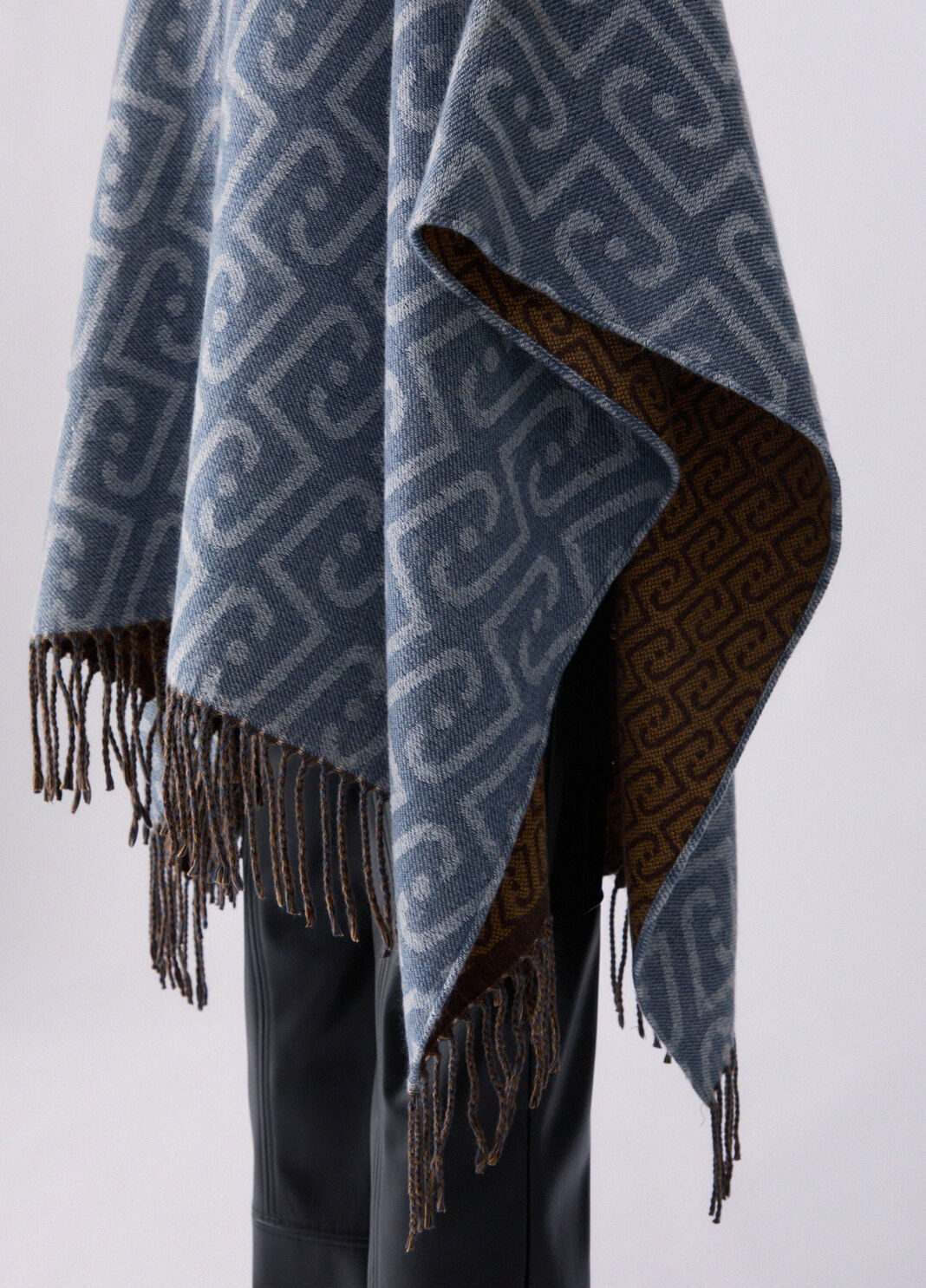 Monogram Jacquard Poncho blue denim Liu Jo - large image number 4