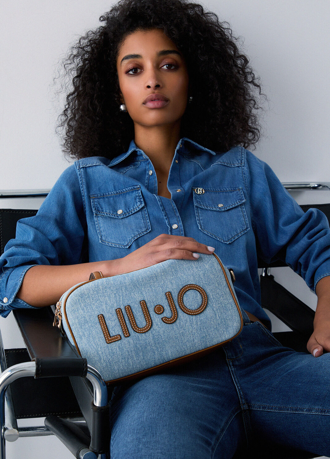 Mittelgro&szlig;e Bowling Bag aus Denim Helles Denimblau Liu Jo - large image number 0