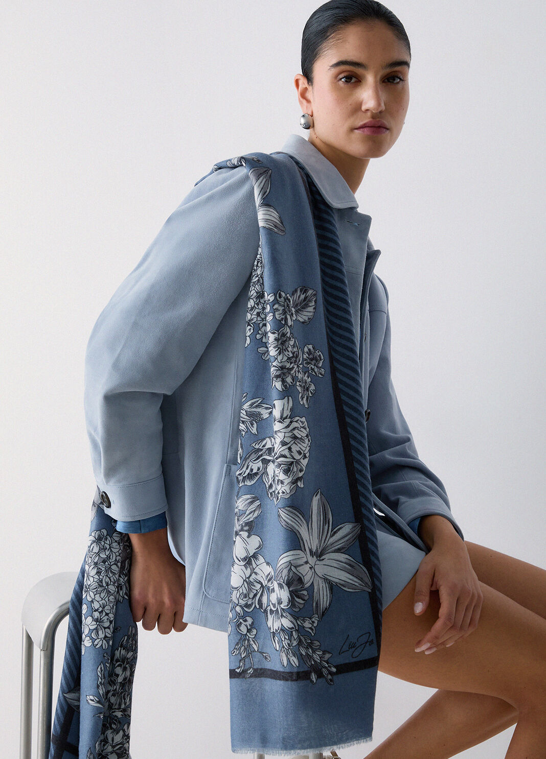 Stola con fiori denim chiaro Liu Jo - large image number 0