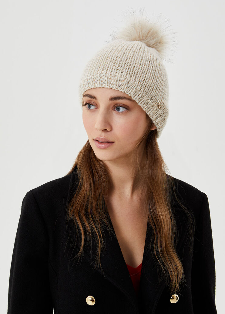 Beanie with pompon