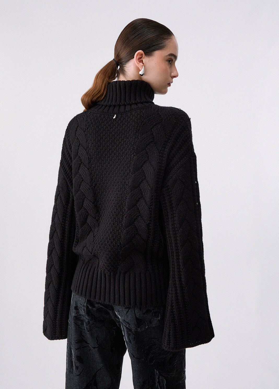 Rollkragenpullover mit Zopfmuster und Strass schwarz Liu Jo - large image number 1