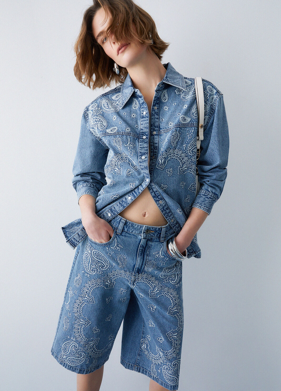 Bermudashorts aus Denim mit Stickereien Denimblau Liu Jo - large image number 2