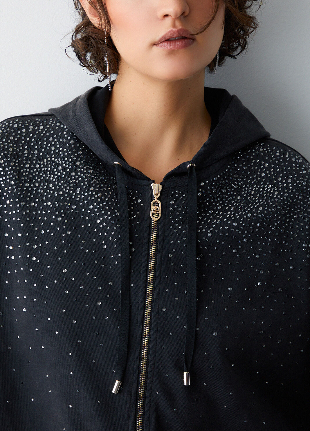 Sweatjacke mit Kapuze und Strass schwarz Liu Jo - large image number 3
