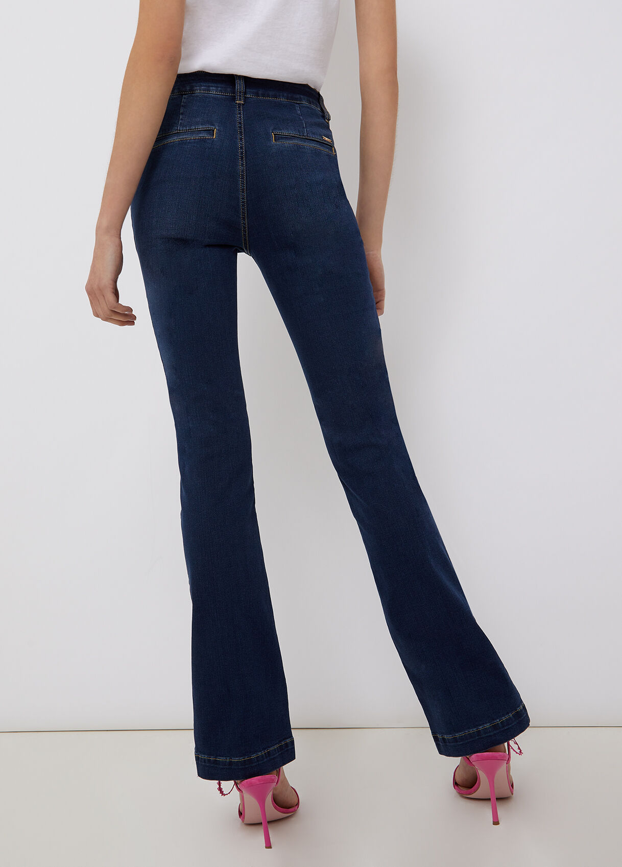 Jeans a zampa donna: glamour, a zampa di elefante | LIU JO