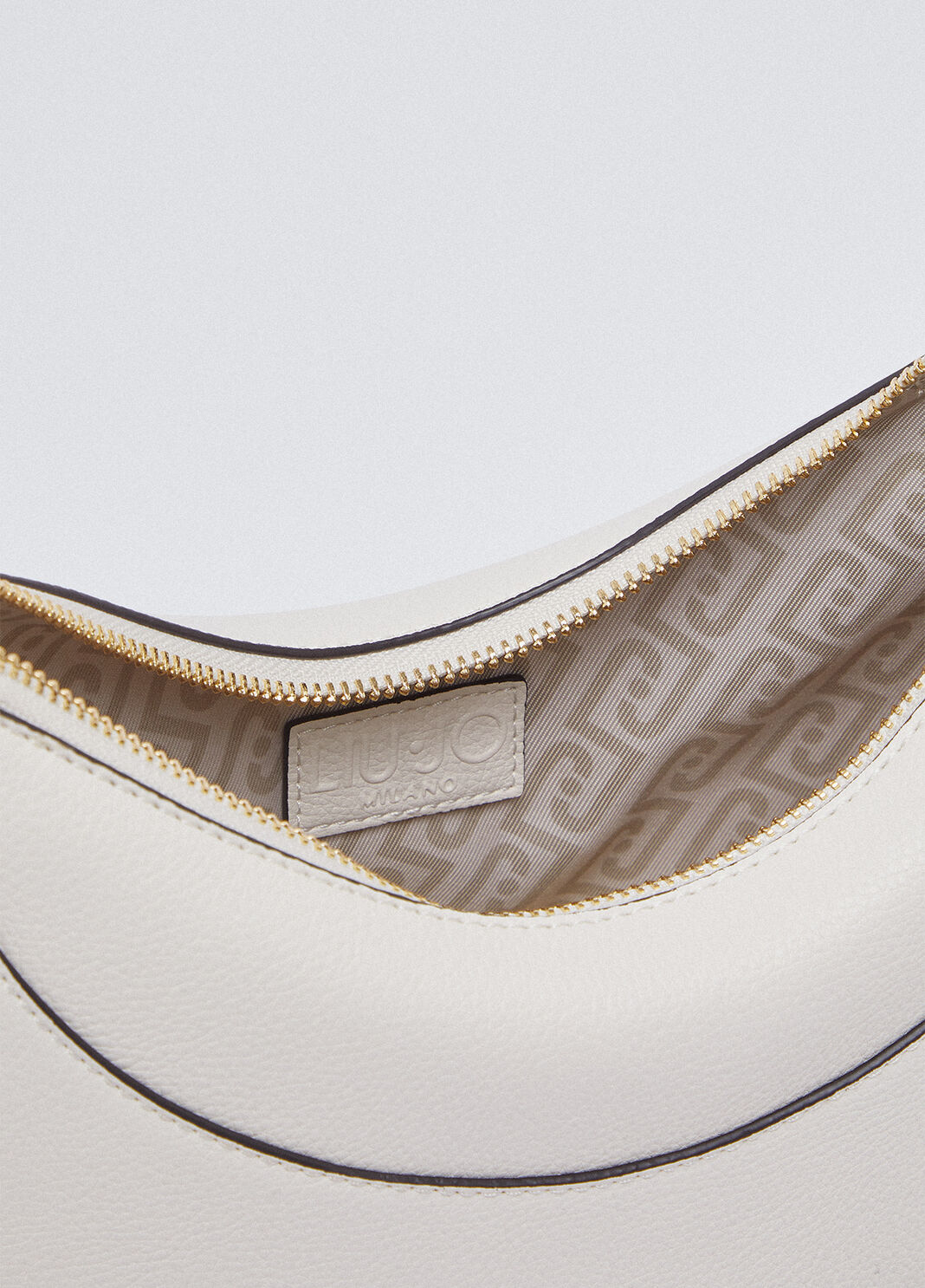 Mittelgro&szlig;e Hobobag mit Anh&auml;nger Creme Liu Jo - large image number 6