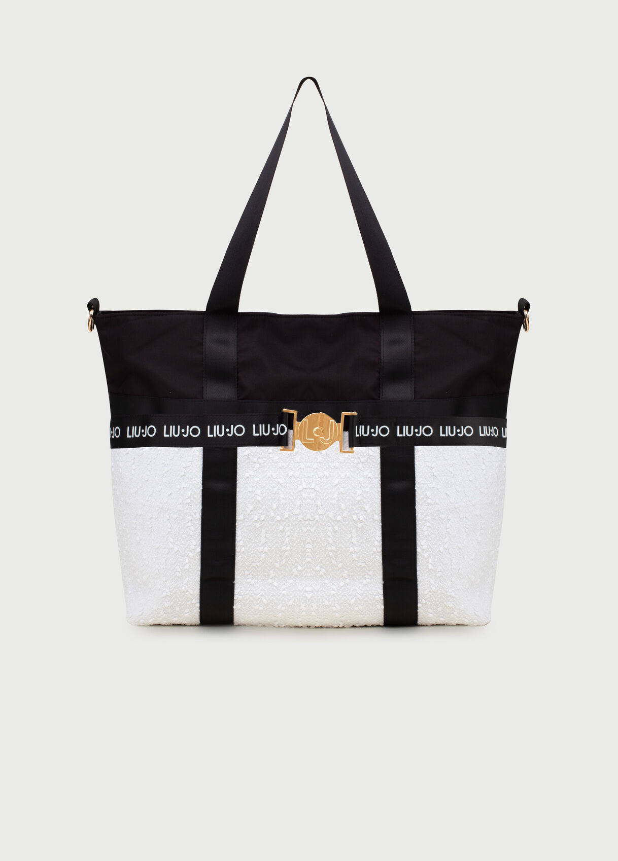 Shopping bag with logo