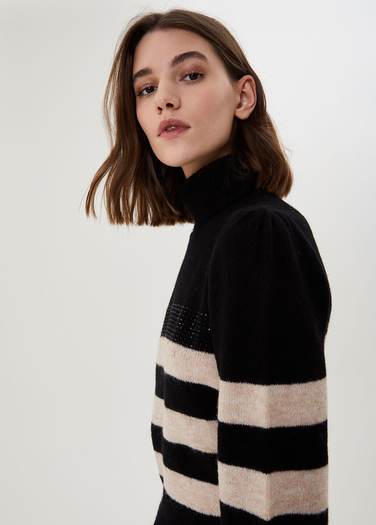 nude turtleneck men
