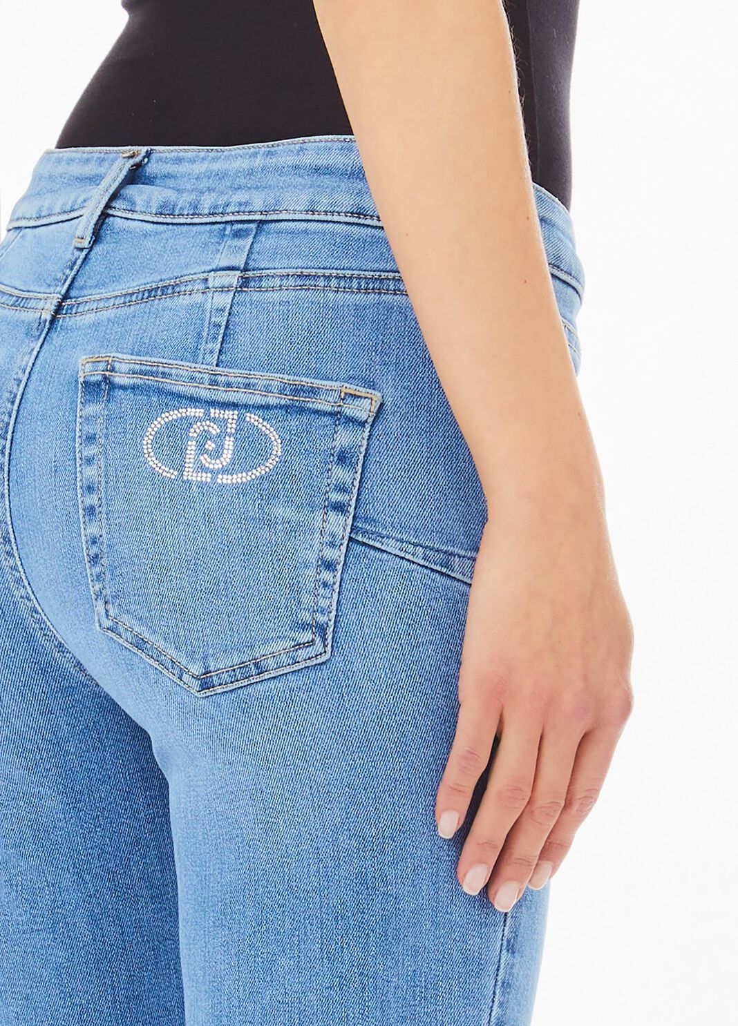 Vaqueros ce&ntilde;idos claros con strass denim azul claro Liu Jo - large image number 2