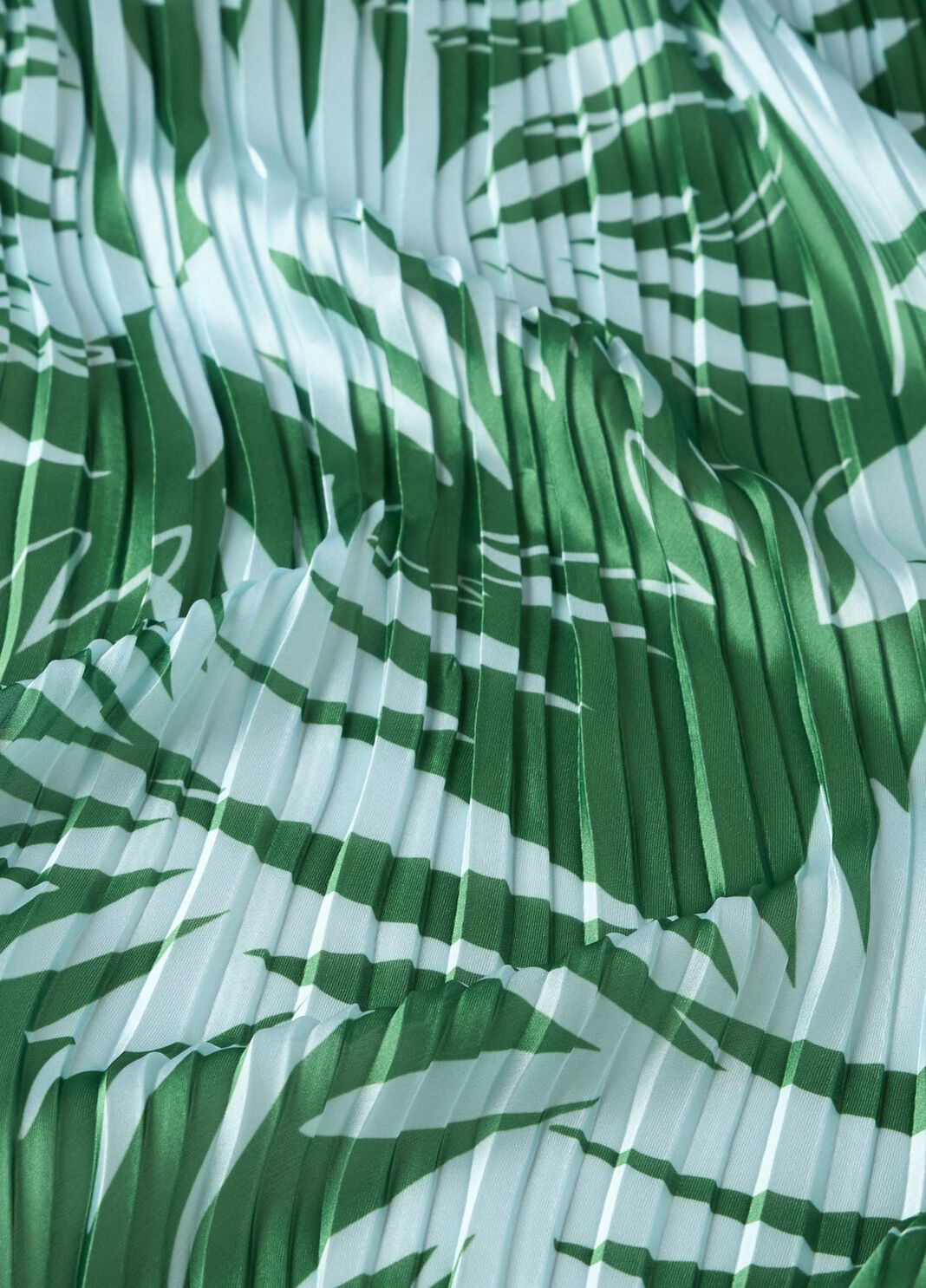 Foulard pliss&eacute; imprim&eacute; vert Liu Jo - large image number 7