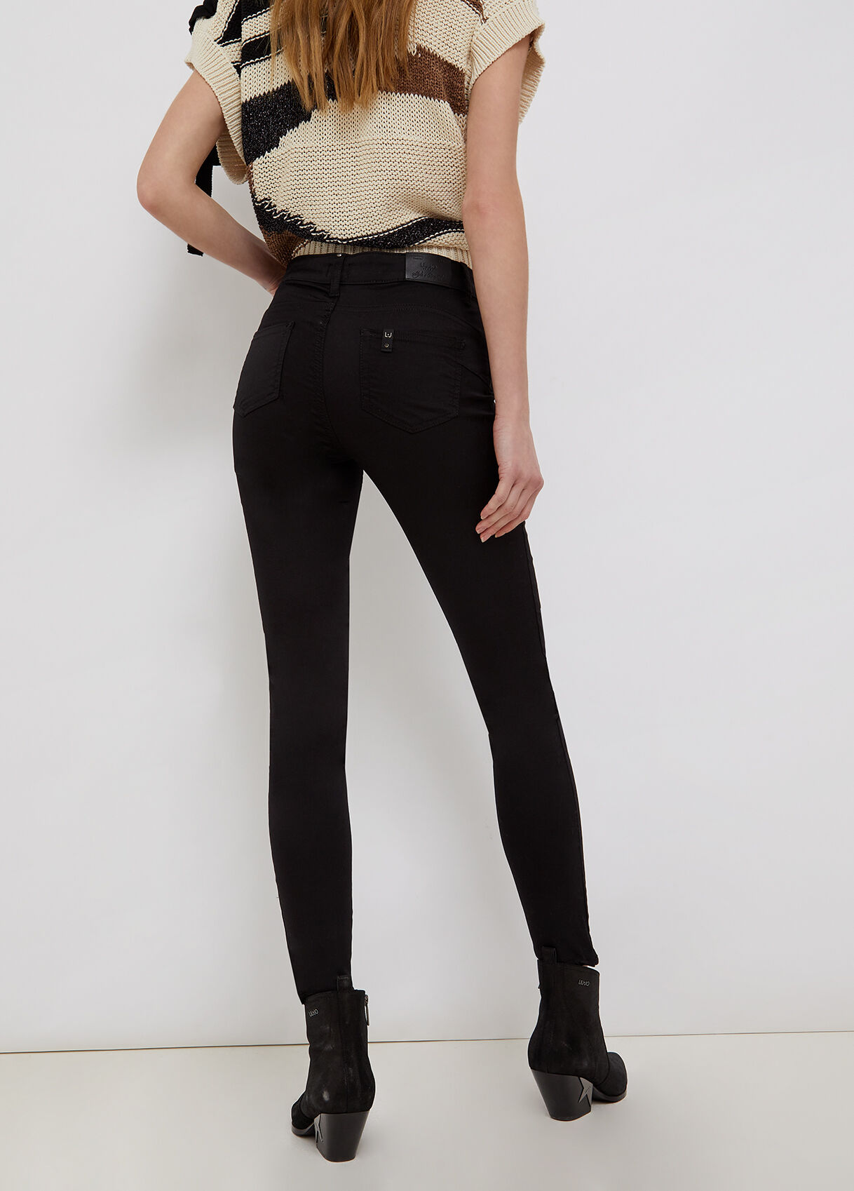 Saldi abbigliamento donna: sconti su una vasta selezione di capi | LIU JO