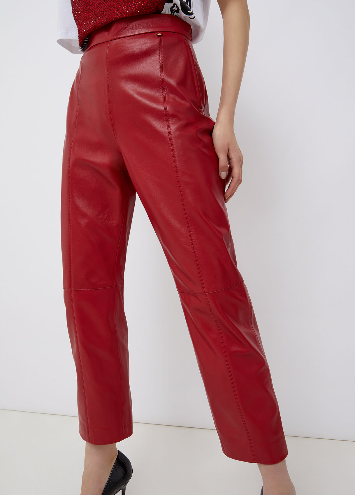 How to wear faux leather pants  Red leather pants Leather pants Outfits  with leggings