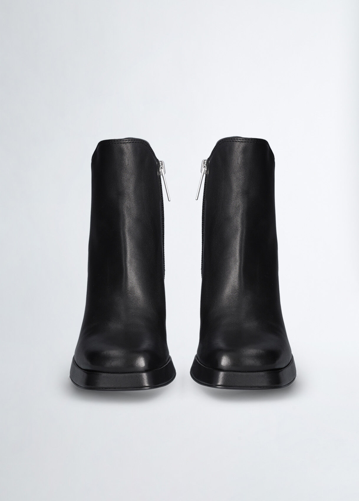 Leather ankle boots with wide heel
