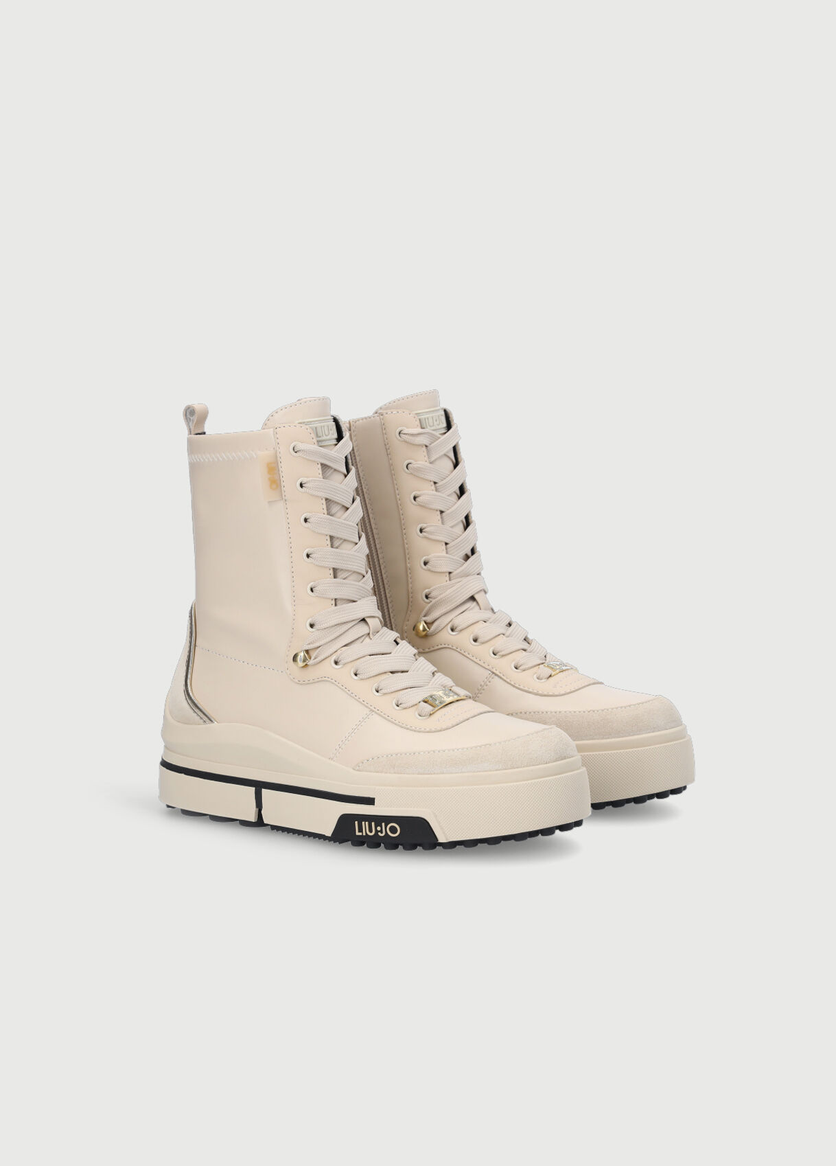 Sneaker boots
