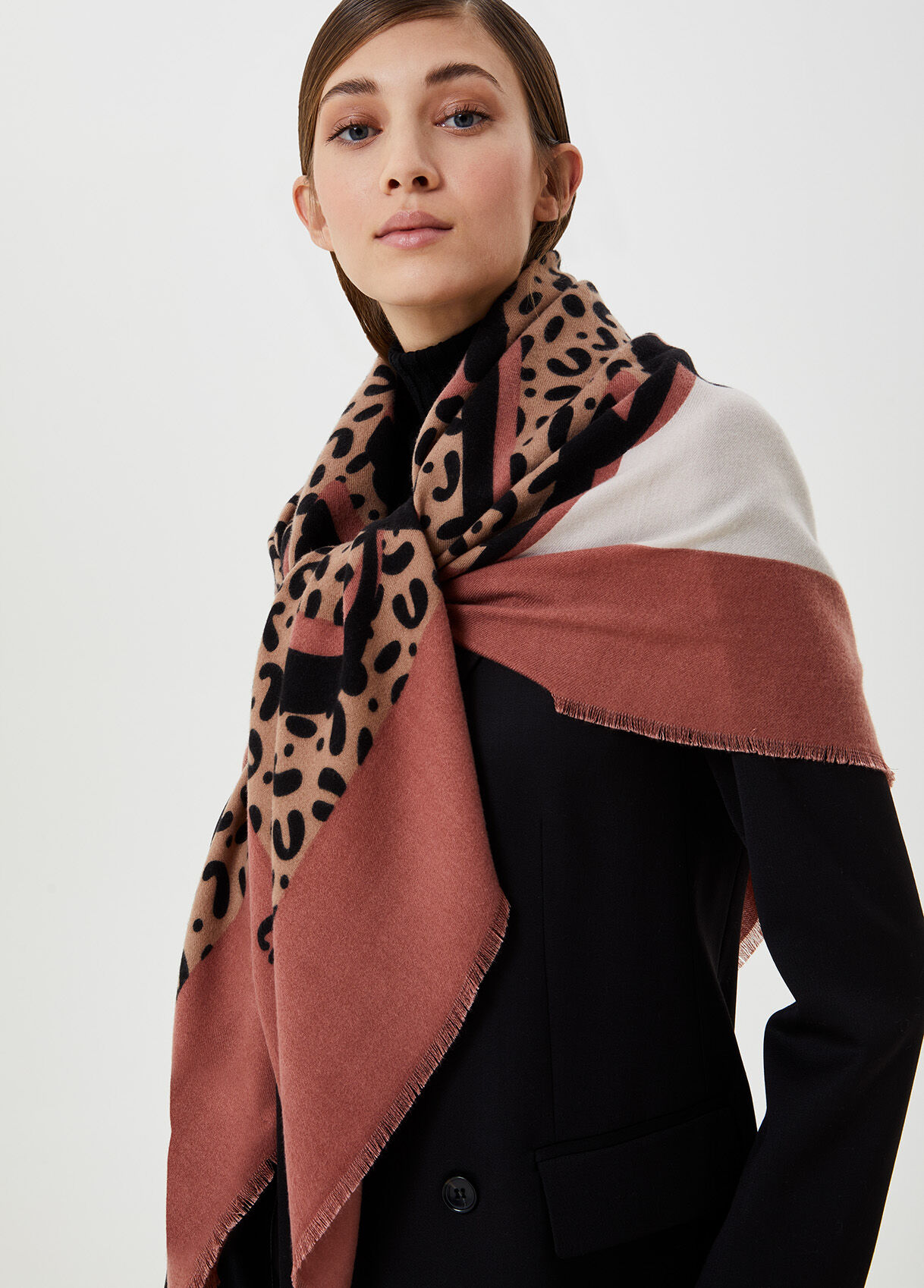 Foulard with animal print