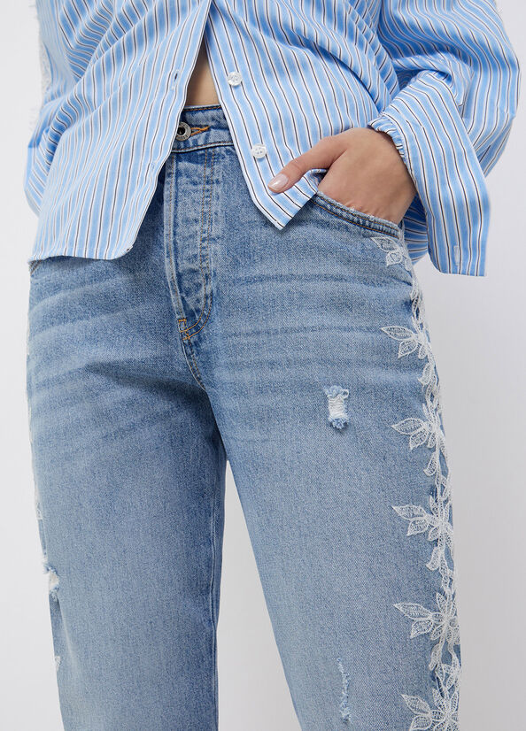 Mom fit jeans with embroidery