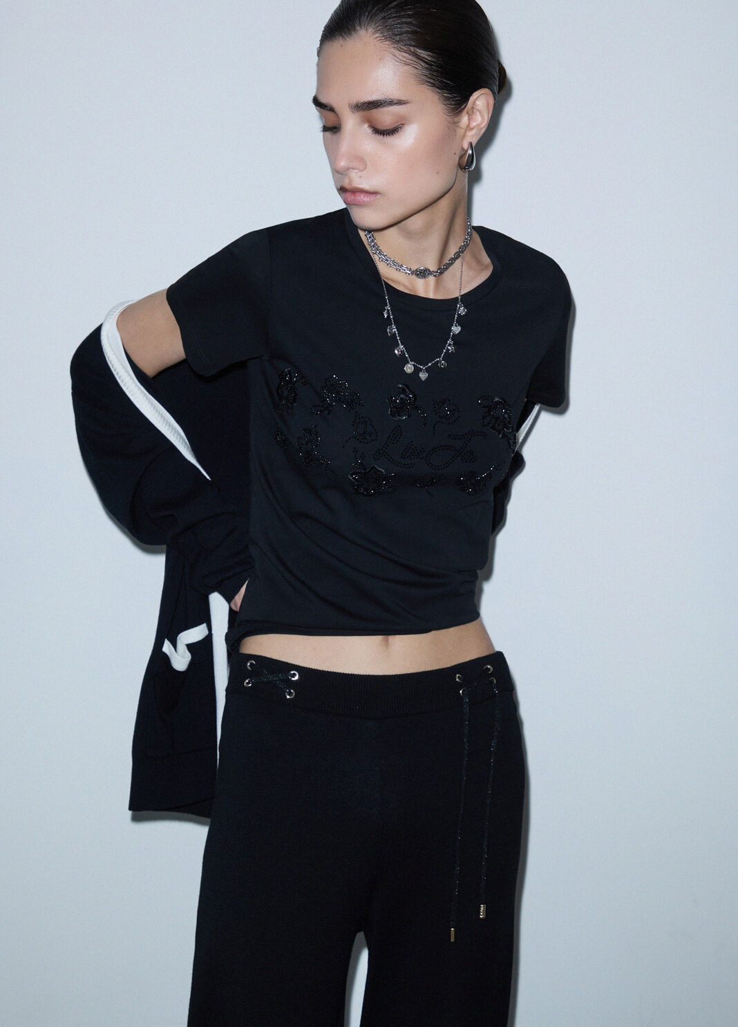 T-shirt avec strass noir et ramage Liu Jo - large image number 2
