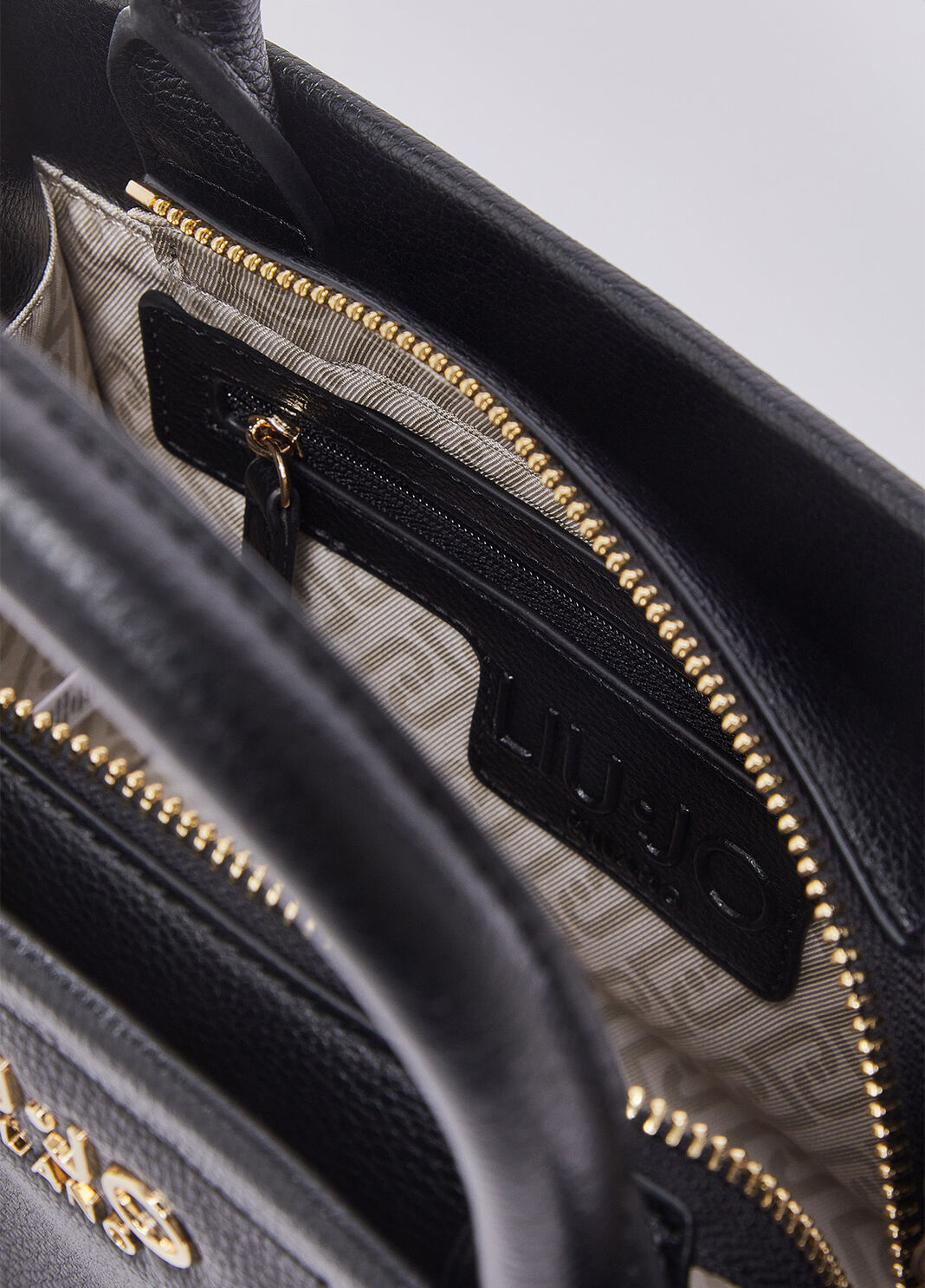 Sac &agrave; main petit format avec charm noir Liu Jo - large image number 6