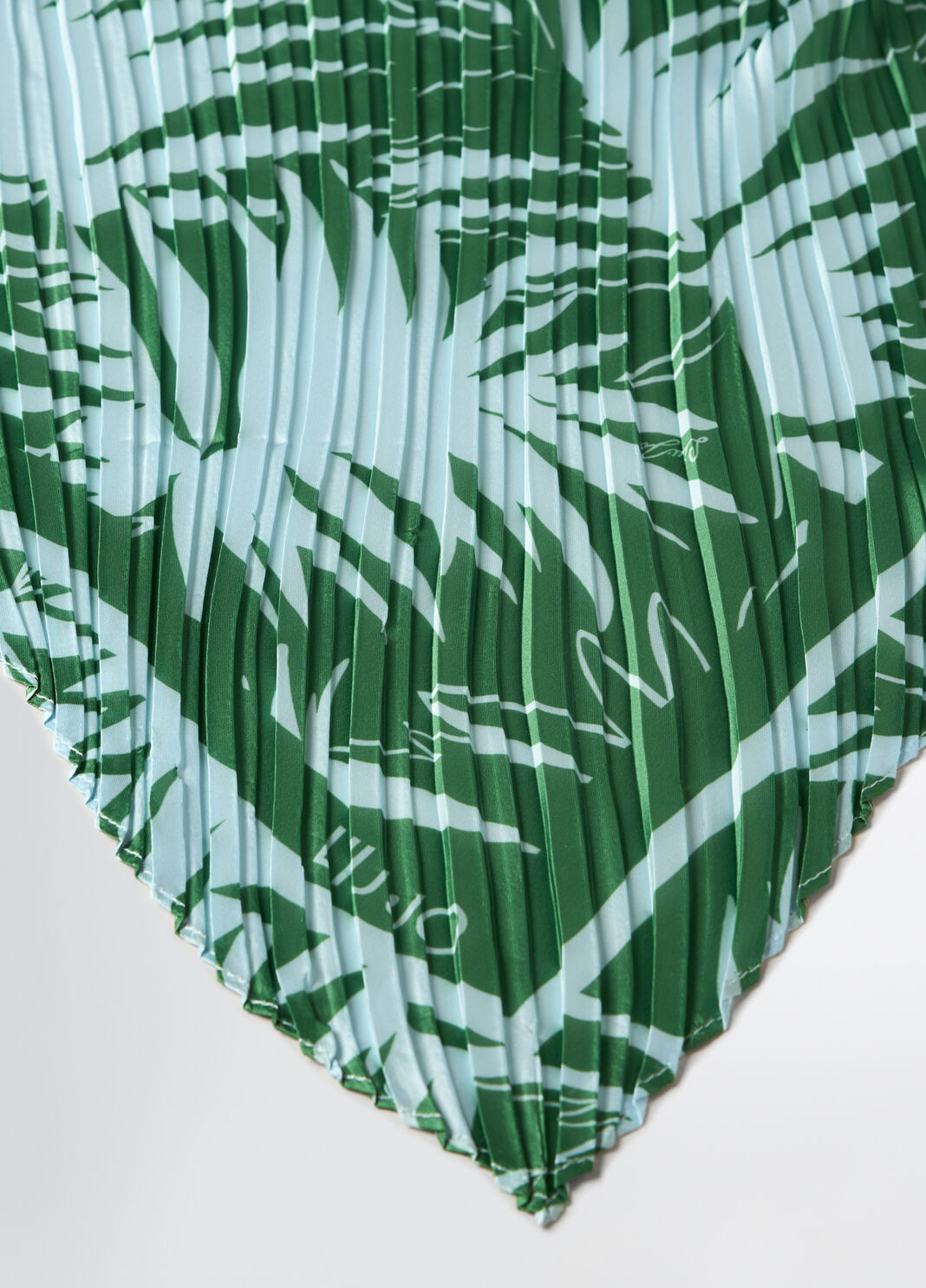 Foulard pliss&eacute; imprim&eacute; vert Liu Jo - large image number 4
