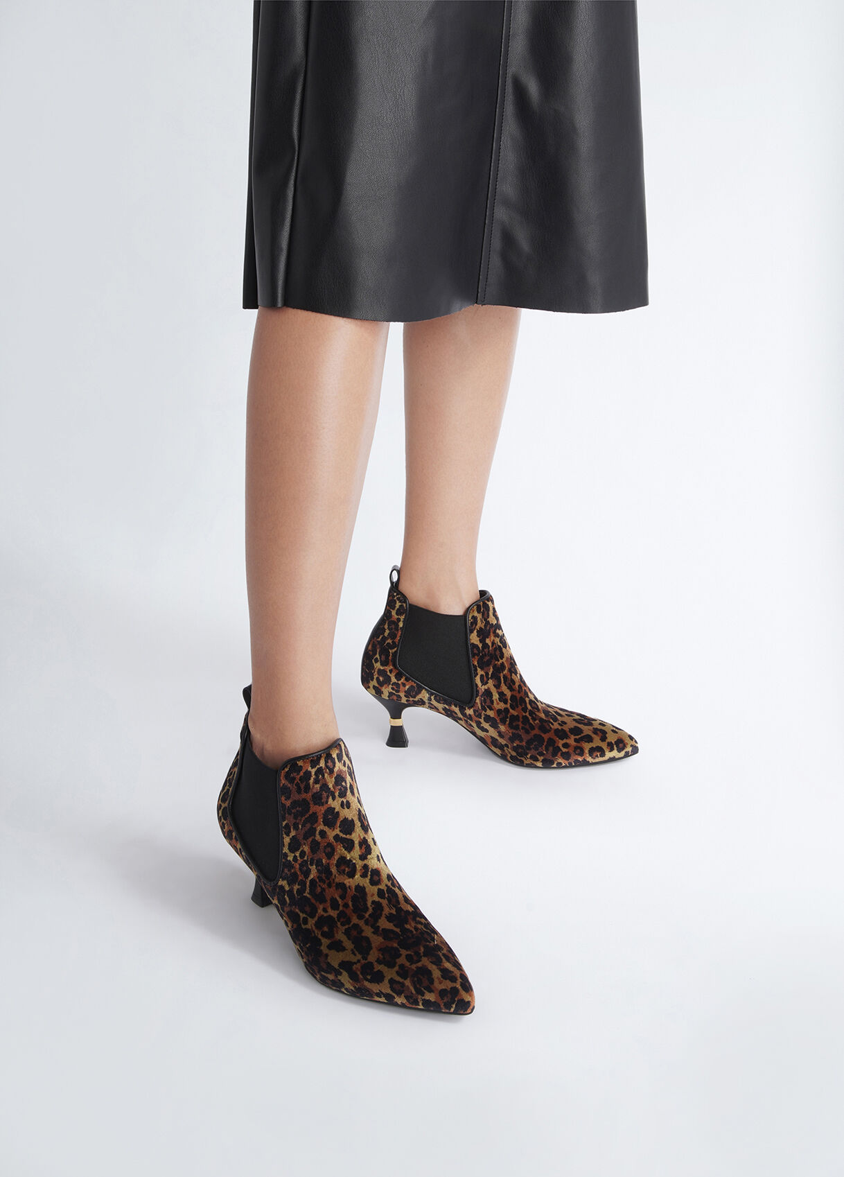 Ankle boots with low hourglass heel