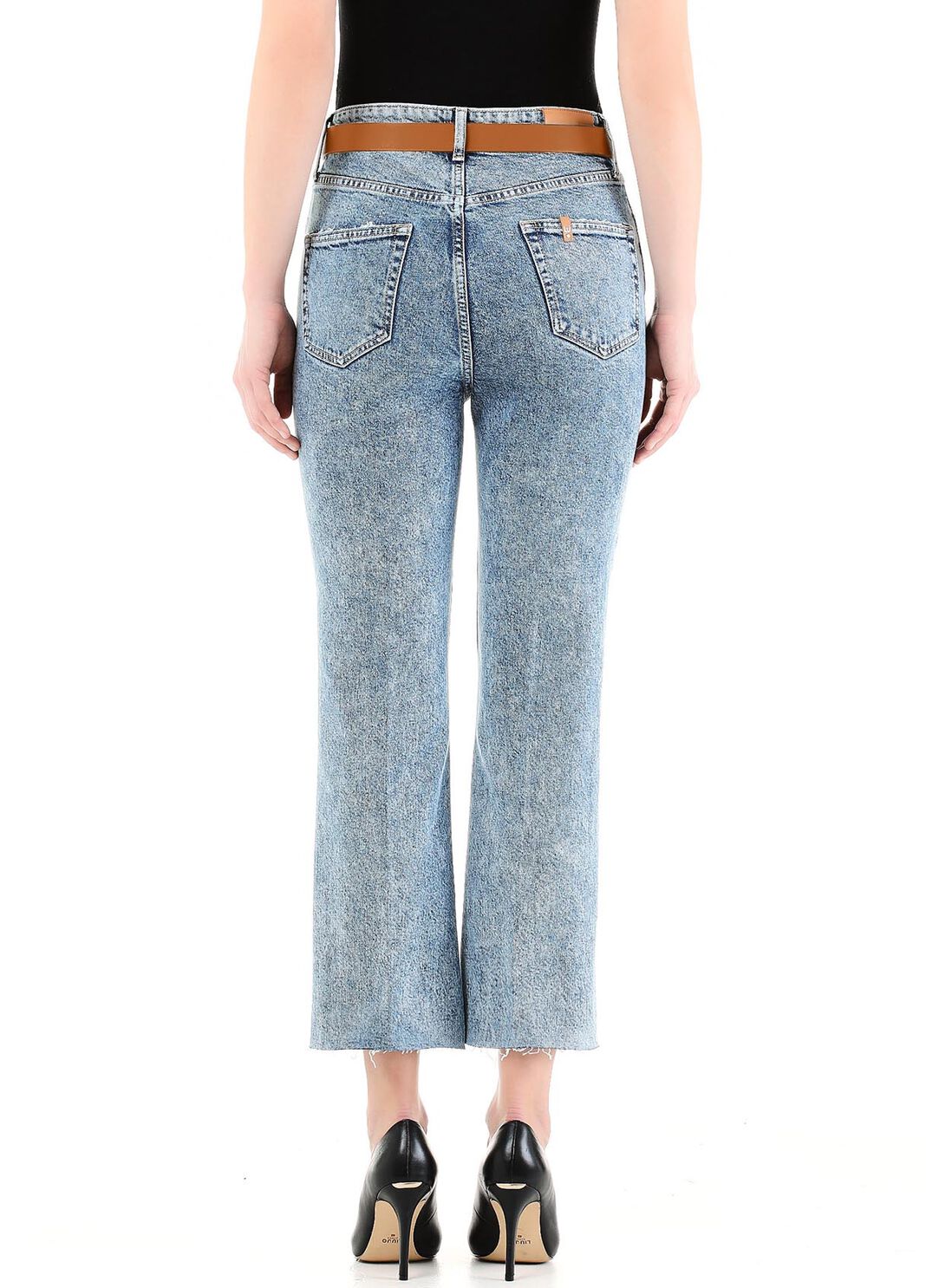 Jean &eacute;cocon&ccedil;u avec ceinture d&eacute;corative d&eacute;lav&eacute; flamm&eacute; Liu Jo - large image number 1