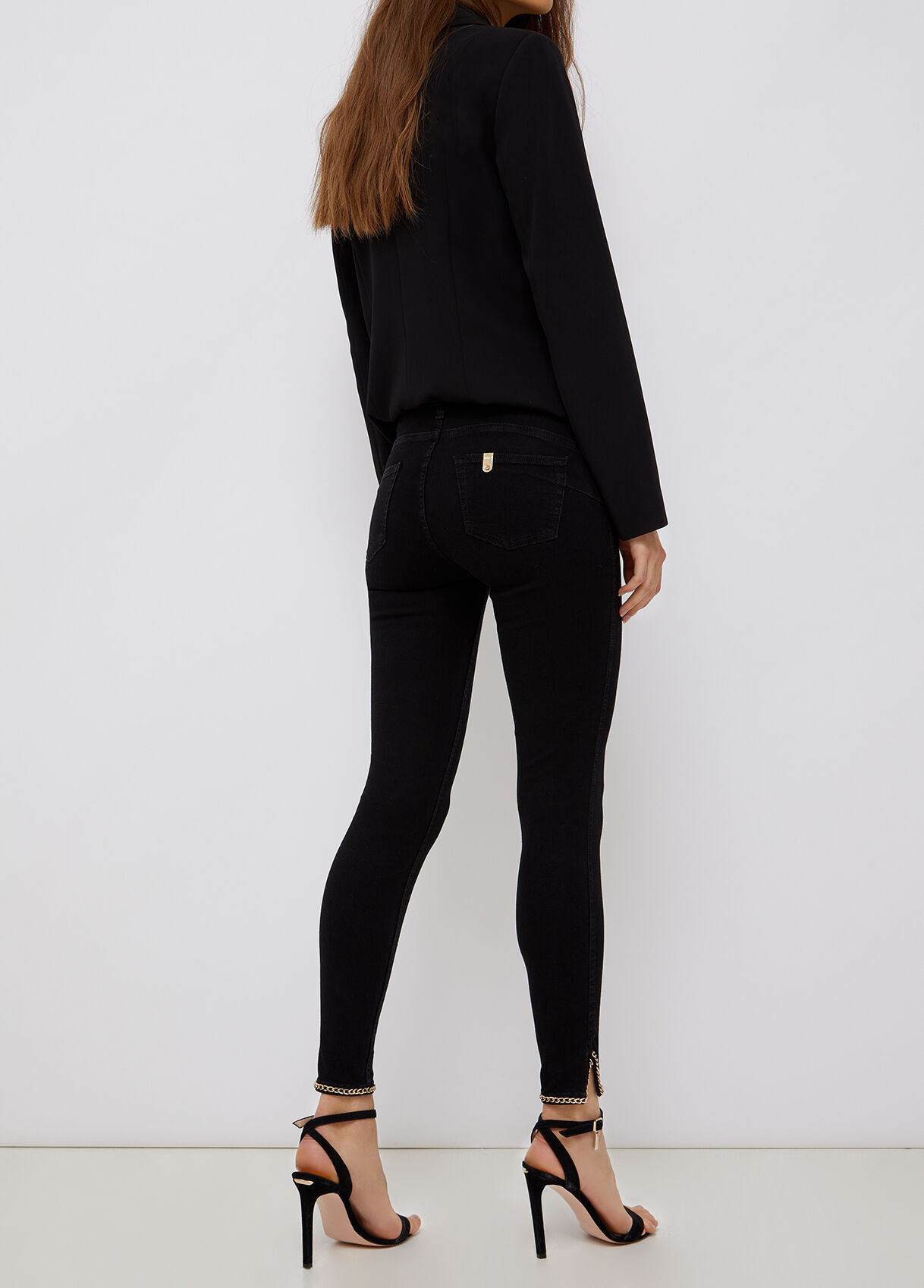 Jeans neri con catena hotsell