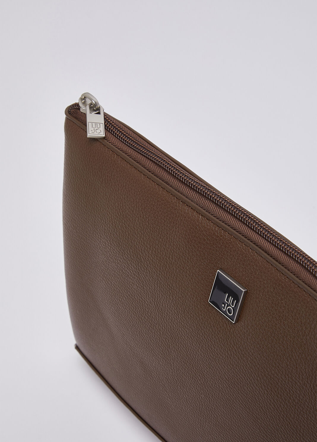 Pochette pour homme marron fonc&eacute; Liu Jo - large image number 4