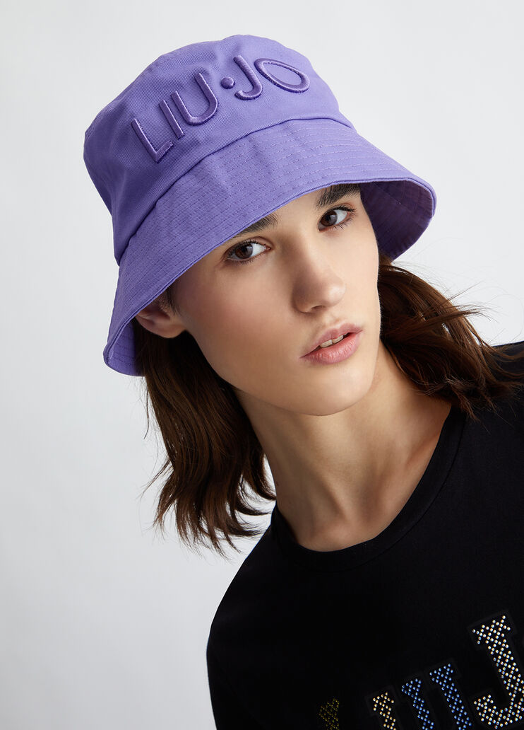 Bucket hat with logo