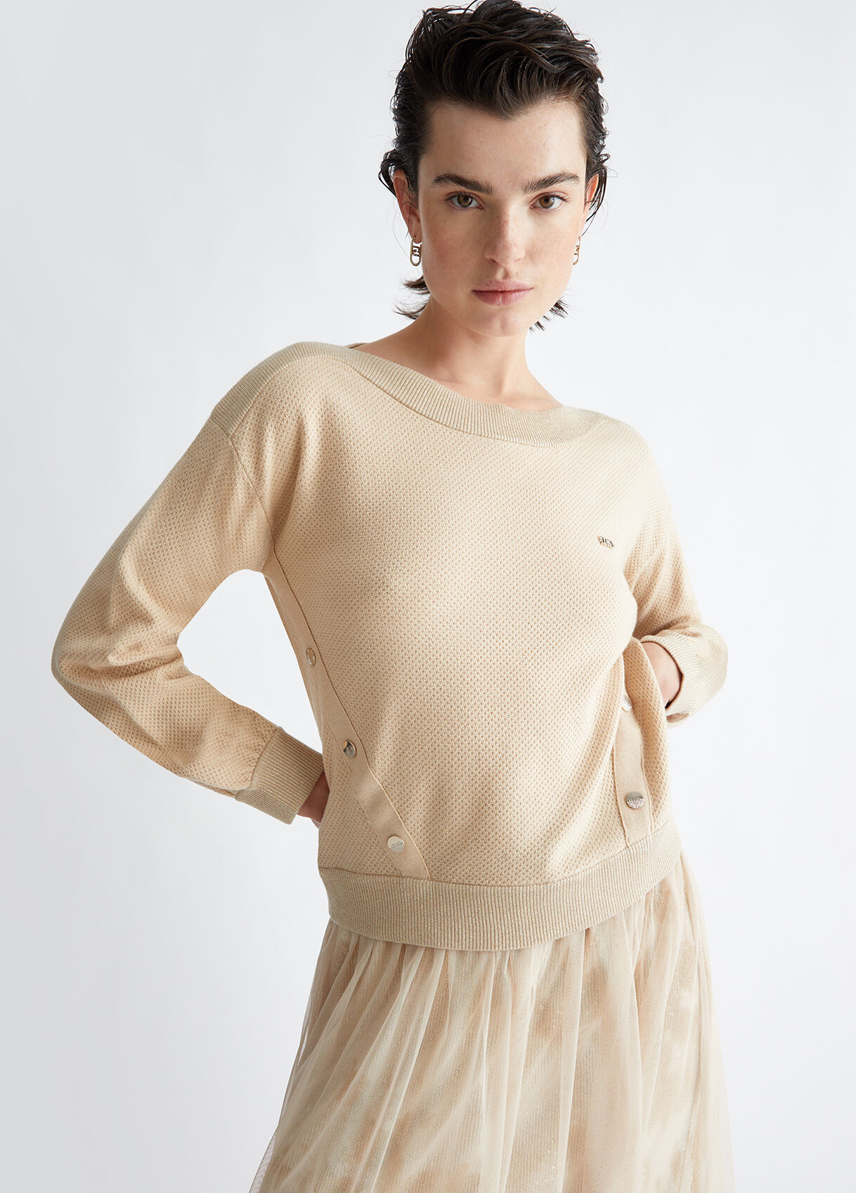 Jumper with buttons