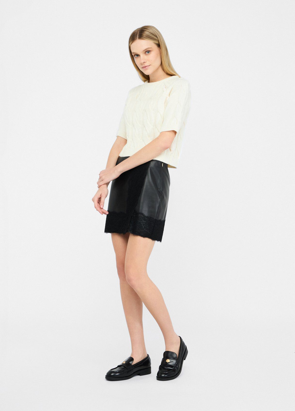 Short Skirts: Smart, Full, Large and High-waisted Skirts
