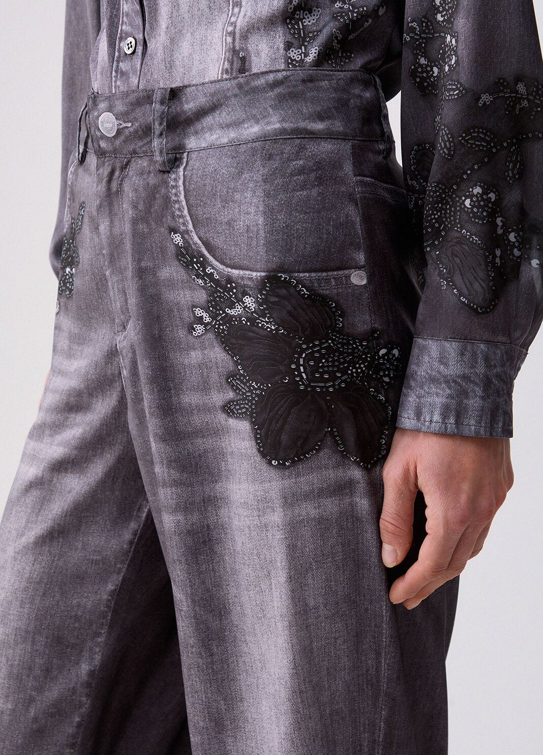 Straight-leg trousers with print digital grey with flowers Liu Jo - large image number 4