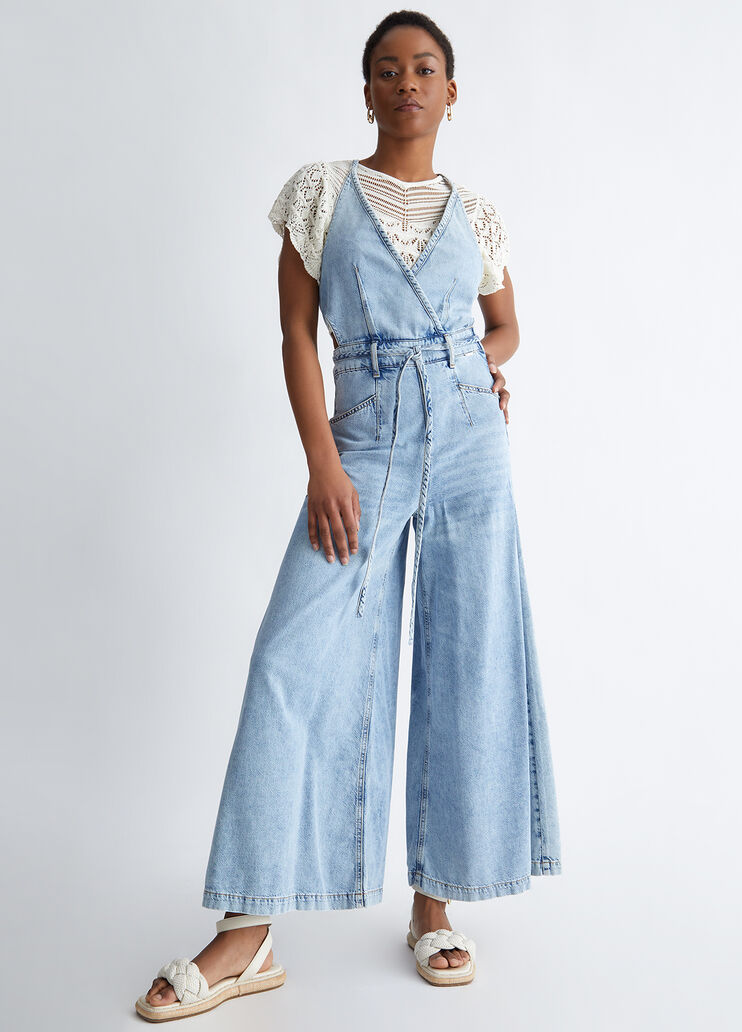 Nachhaltiger Jumpsuit aus Denim Helles Denim Liu Jo - look Nachhaltiger Jumpsuit aus Denim Helles Denim Liu Jo - look