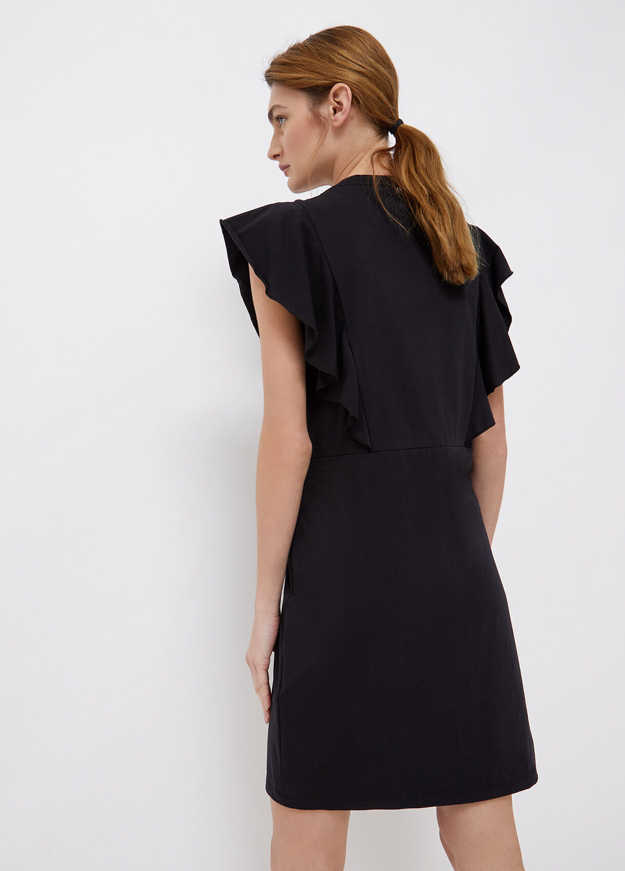 Short dress with belt