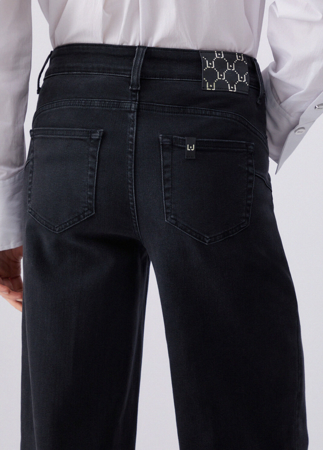 Vaqueros acampanados denim negro Liu Jo - large image number 4