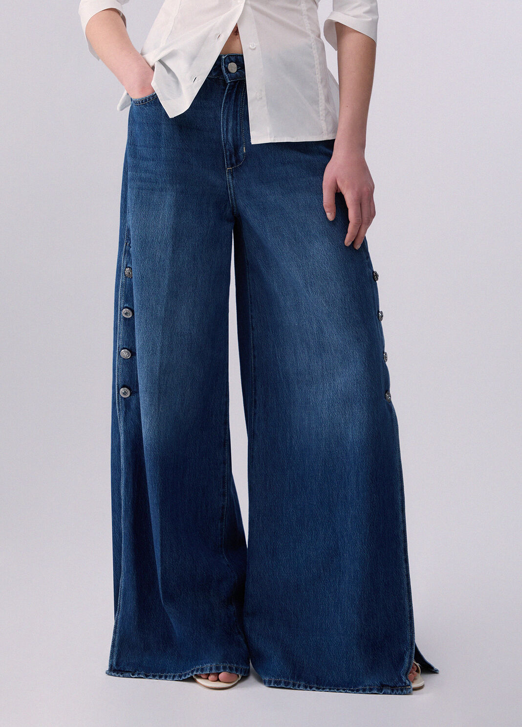 Vaqueros acampanados con aberturas denim azul Liu Jo - large image number 0