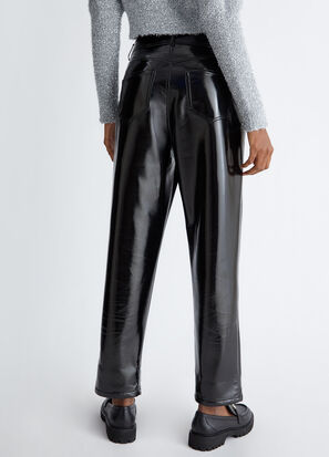 Shiny Black Leather Pants 🖤 In Frame: @zoya__jaan_ 🇮🇳 . . . . .  @zoya__jaan_ #leather #pants #leatherpants #blackpants #leatherl
