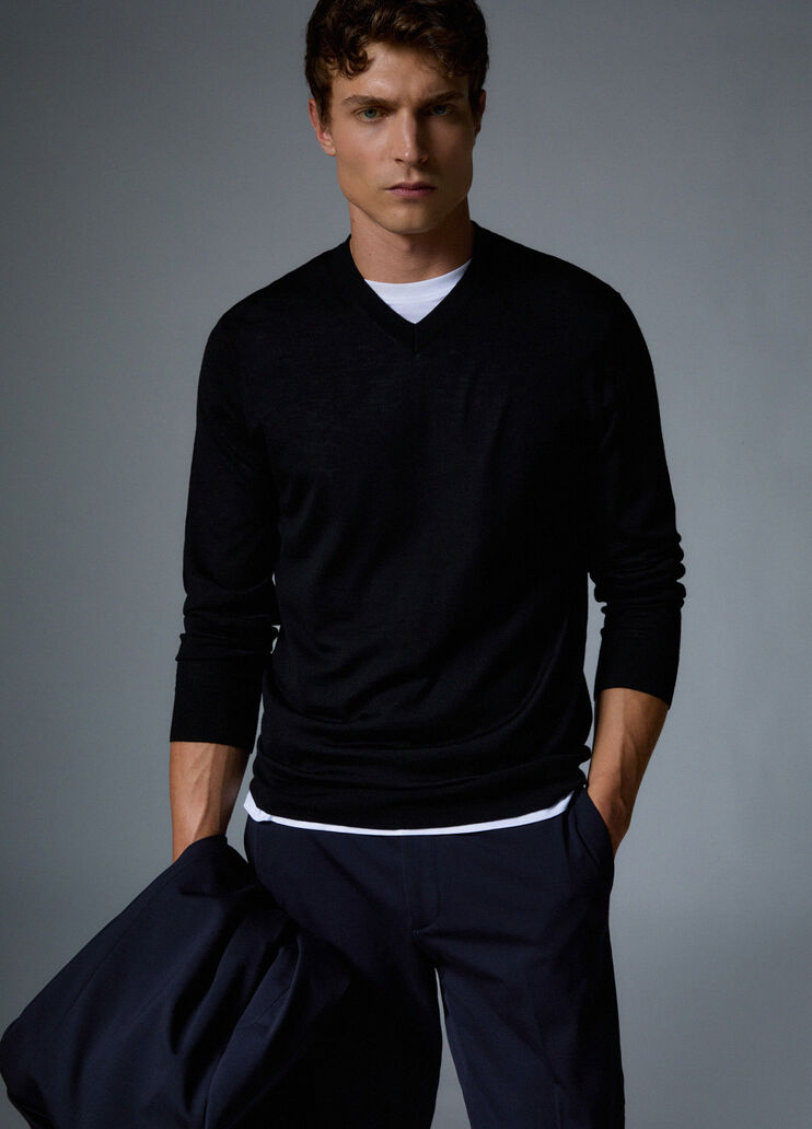 Pull col en V en laine m&eacute;rinos noir Liu Jo - medium