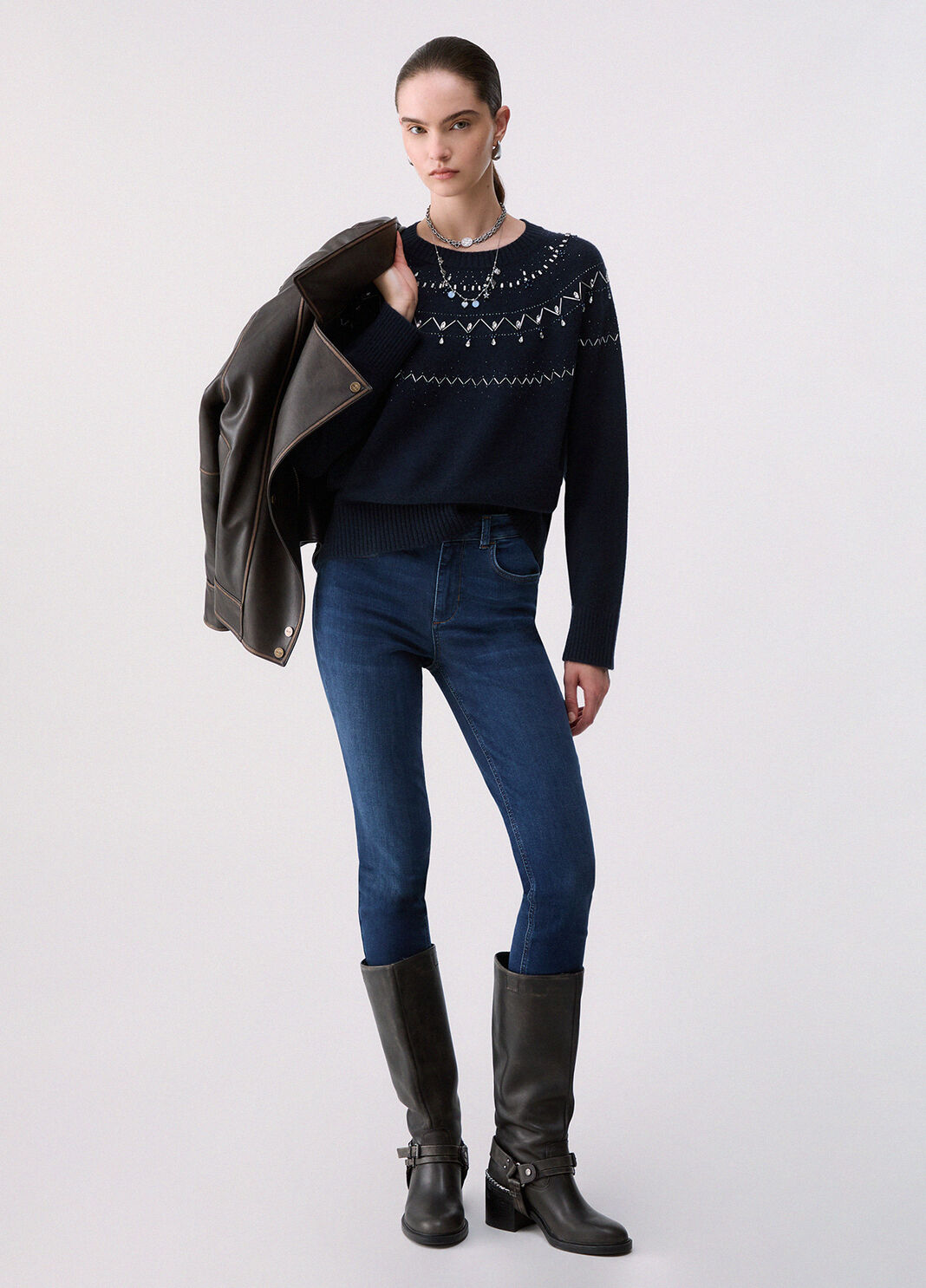 Pull en laine avec broderies bijoux bleu fonc&eacute; Liu Jo - large image number 5